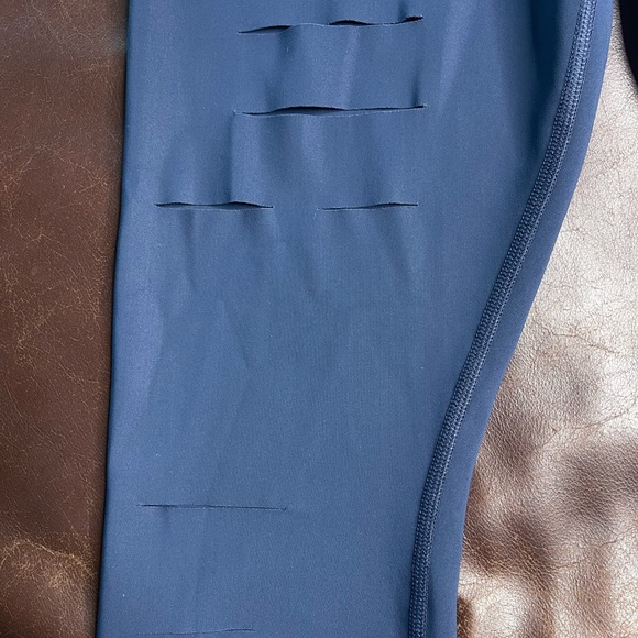 Alo Ripped Warrior Row of Slits Leggings - Picture 12 of 12